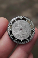 Load image into Gallery viewer, Đức: TV Noise with Racing Flags Dial (Made to Order)