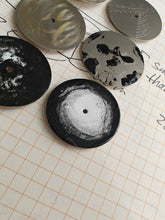 Load image into Gallery viewer, Hand-Engraved / Hand-Cold-Enameled Dials 28.5mm