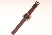 Load image into Gallery viewer, (The Artist) Vinyl Record Watch by AndoAndoAndo x Chikoruss